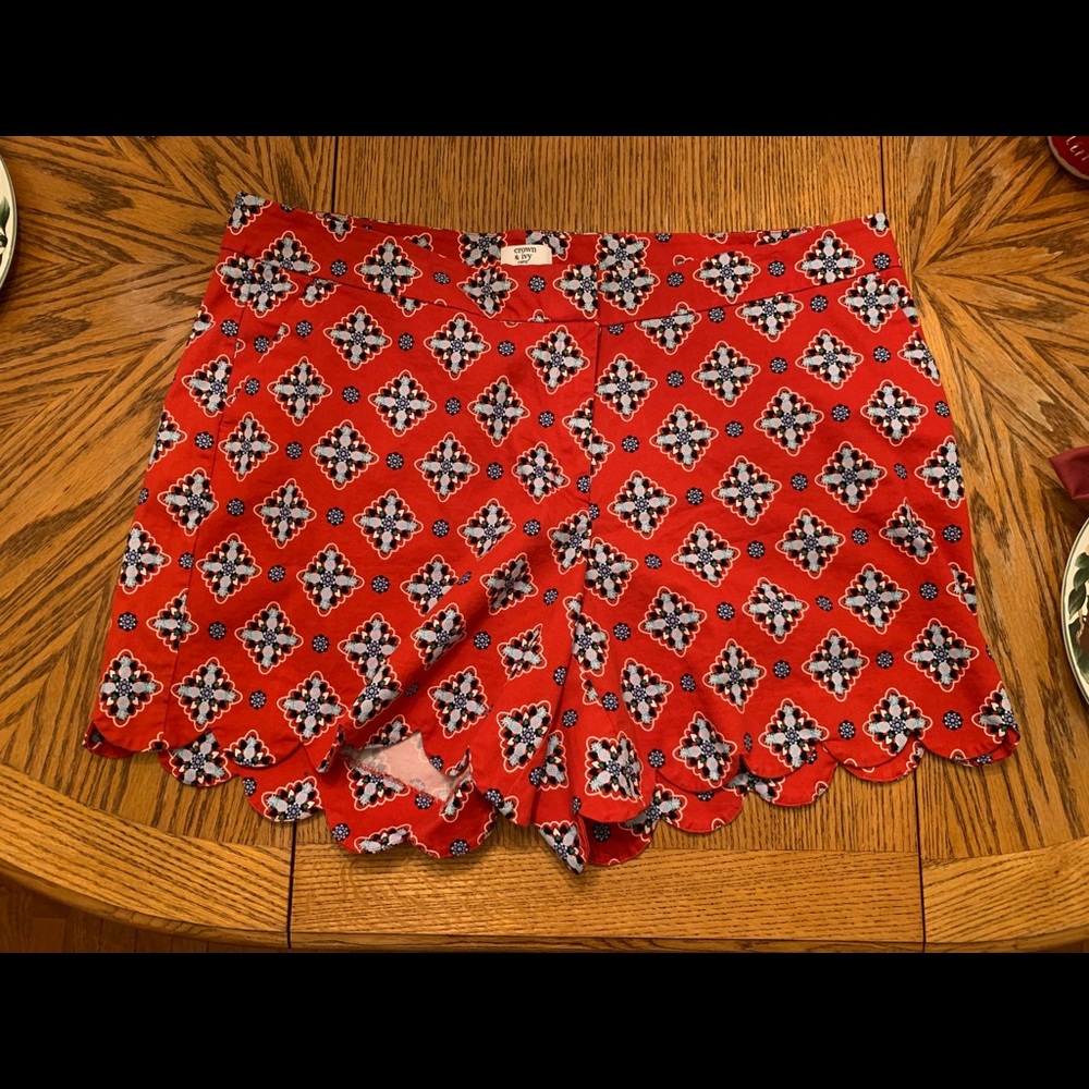 Crown & Ivy Scalloped Shorts